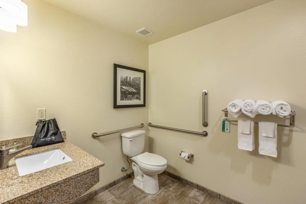 Cobblestone Inn & Suites - Menomonie/UW-Stout