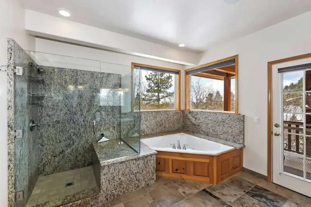 Zen Den by Avantstay Entertainers Home in Ideal Big Bear Location w/ Hot Tub
