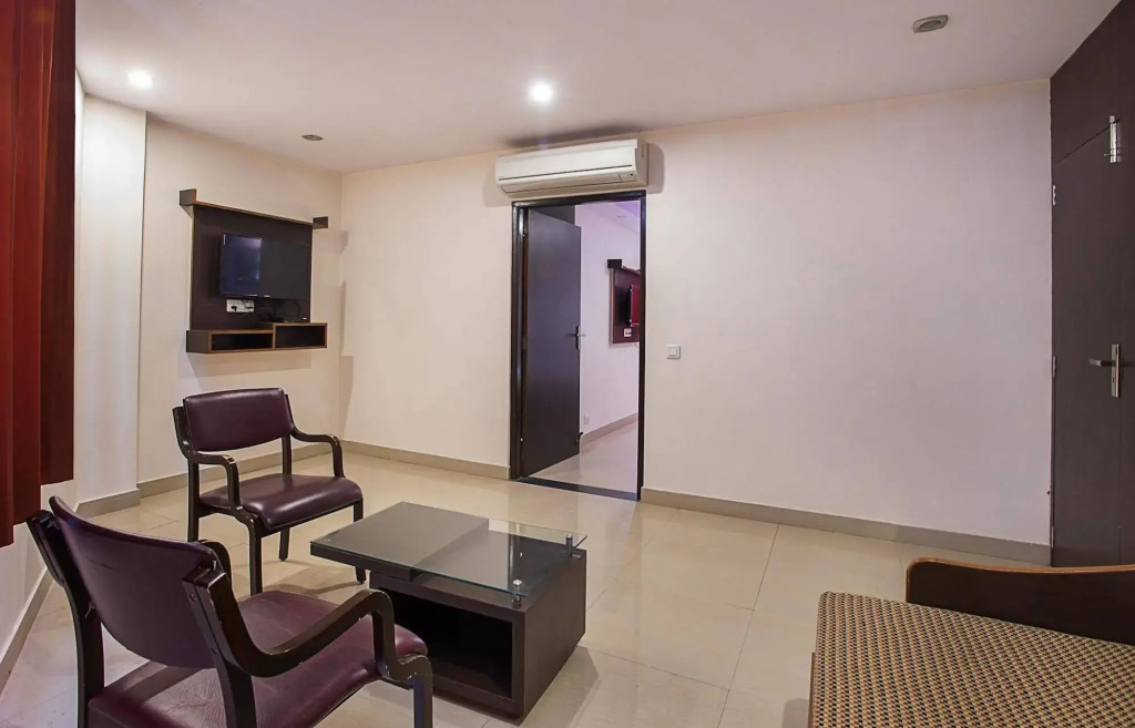 OYO 410 Hotel Lily Bay Inn