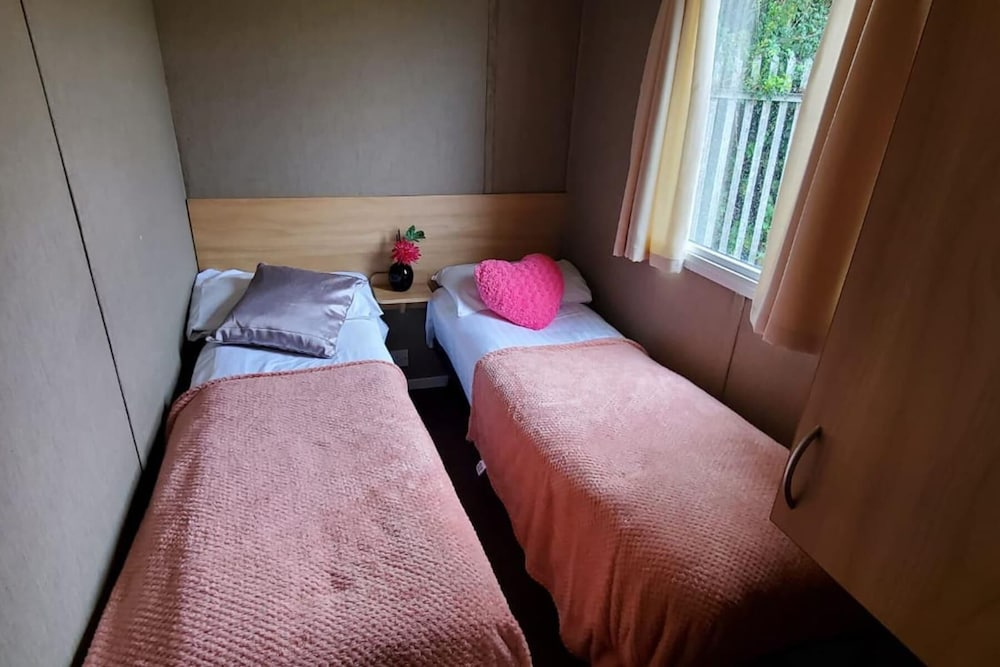 Family Friendly - Sleeps4 - Close To Nature