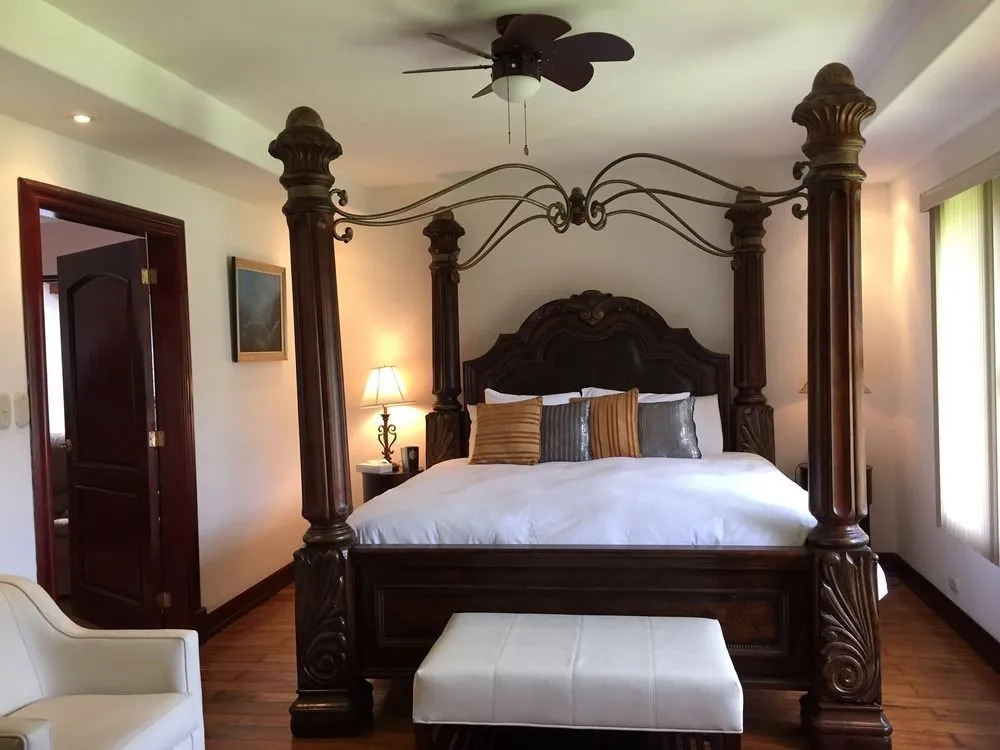 Nest Hotel B & B