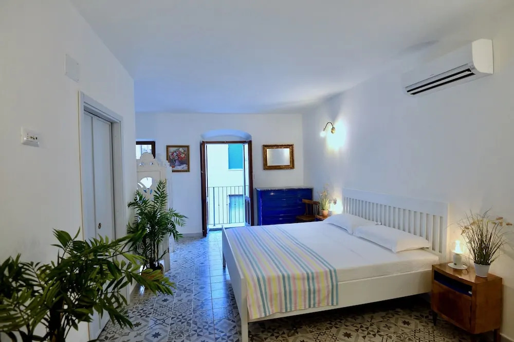 Large, Authentic 2-bed Apartment, Panoramic Views