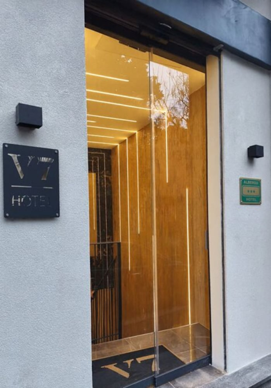 Hotel V7