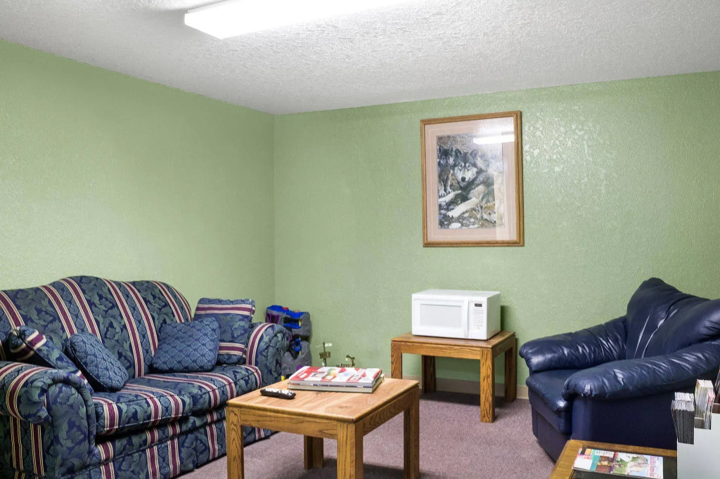 Econo Lodge, Downtown Custer Near Custer State Park and Mt Rushmore