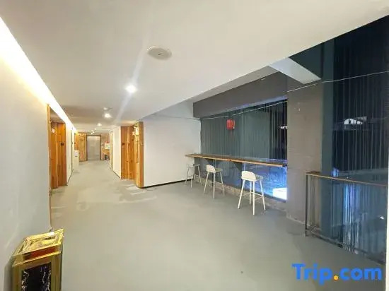 Lvtu Yasu Holiday Hotel (Wentang Gujing Spring Street Branch)