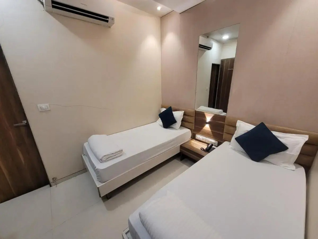 Hotel Heritage - Near Trade Center, Visa Consulate BKC