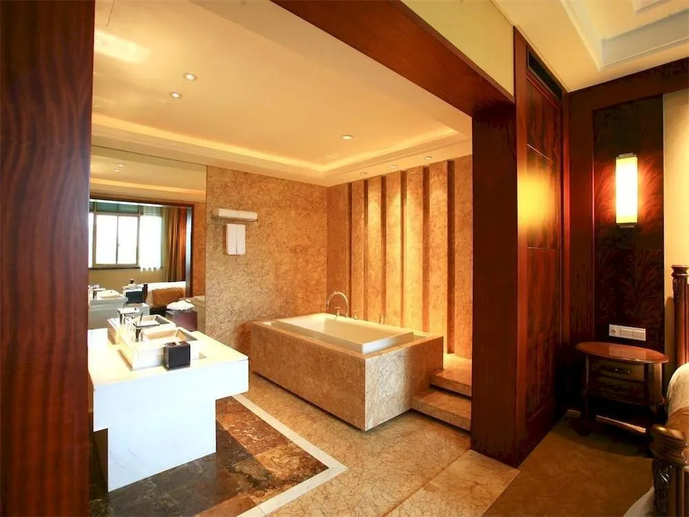 Mirror Lake Hotel