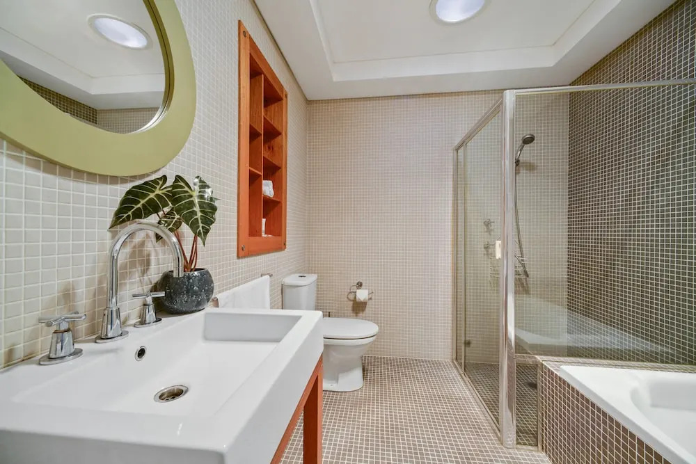 Tranquil And Spacious Home Near Shopping Mall