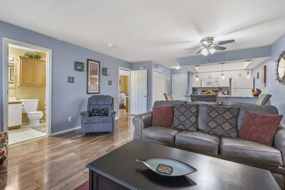 Sunroom Serenity - Community Pool
