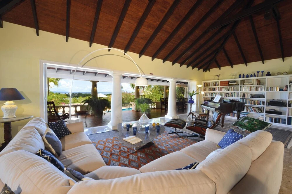 Ideal for Families, Gated Community Near Beaches, AC, Free Wifi, Concierge, Pool!
