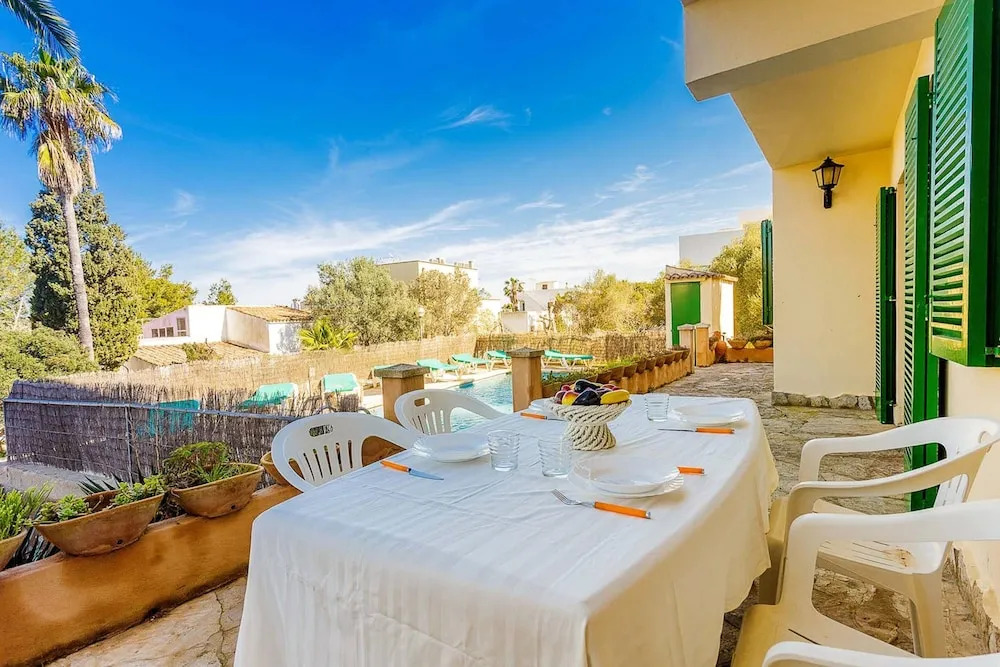 Villa With 5 Bedrooms in Portocolom, With Wonderful City View, Private Pool, Enclosed Garden Near the Beach