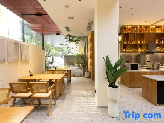 Lishe Lakeview Hotel (Southern Theater Command General Hospital Guangzhou Baima Clothing City)