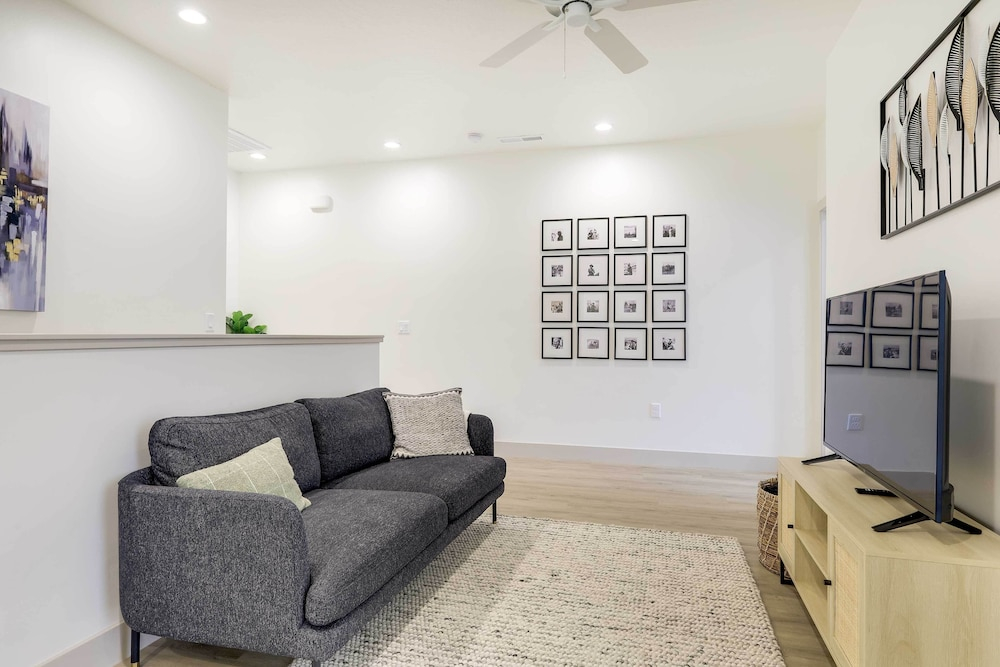 Modern Santa Clara Vacation Rental w/ Patio