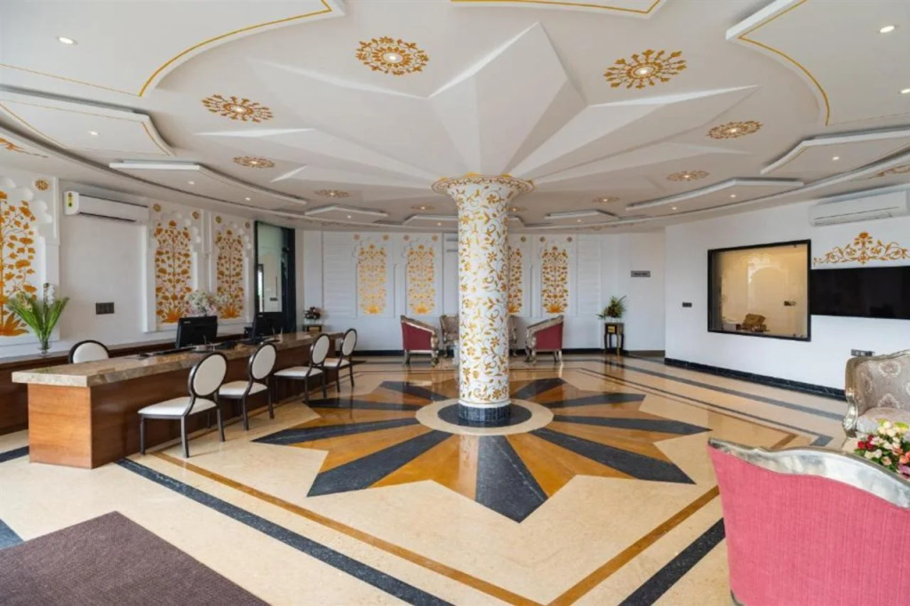 Traavista Aravali Mahal - Luxury Lake View Heritage Resort in Udaipur