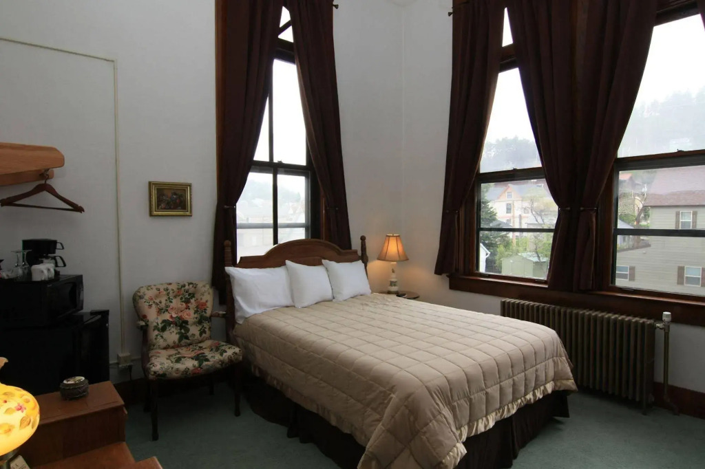 Town Hall Inn