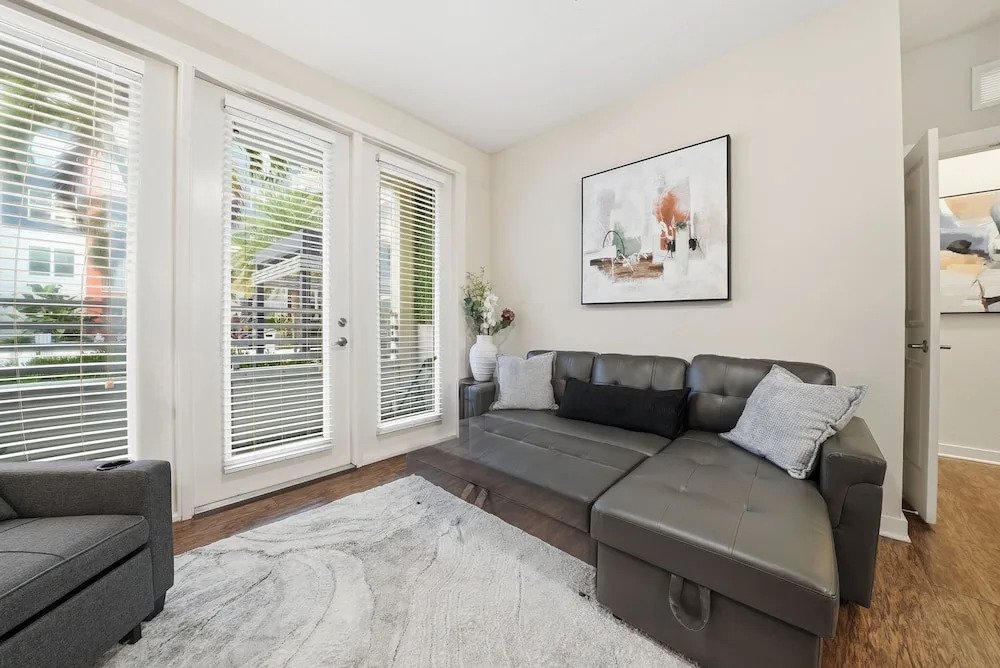 Stylish 2BR w Pool Pet-friendly Unit 13