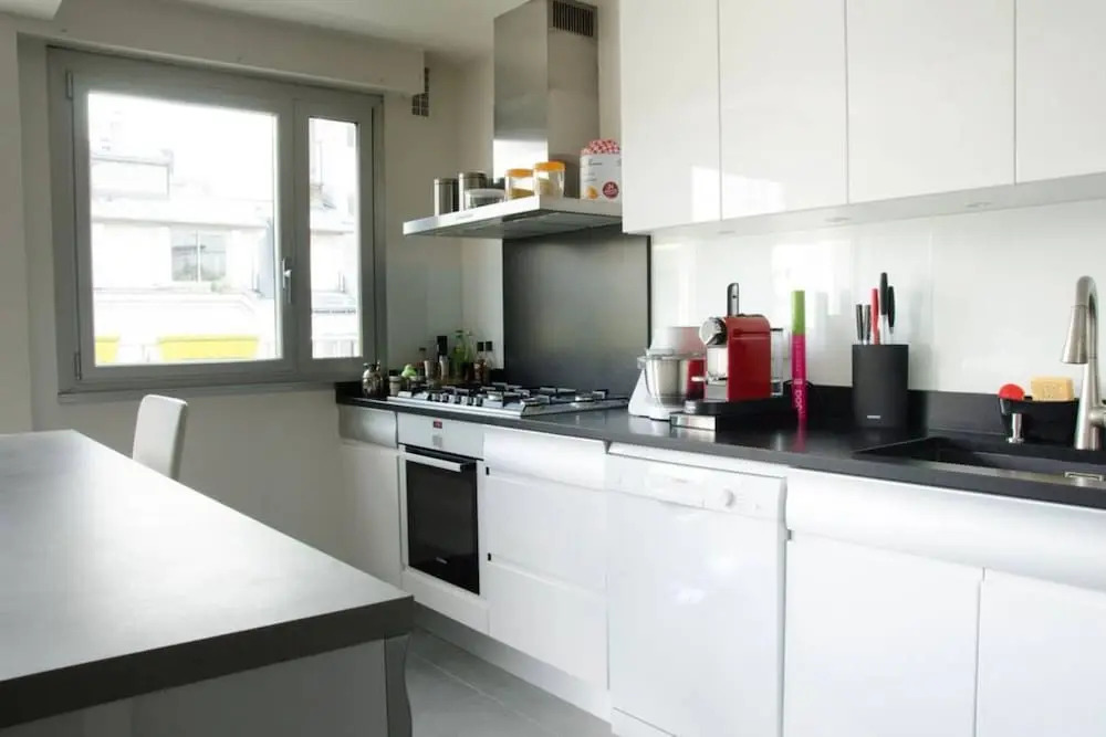 2 Bedroom Apartment With Balcony Near Eiffel Tower and Invalides