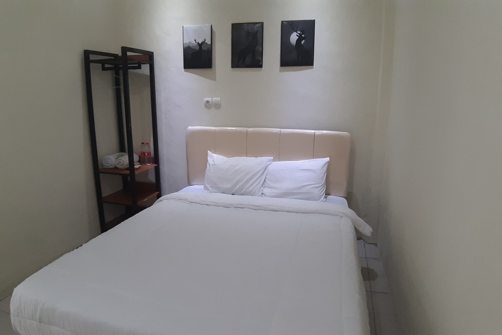 OYO 90299 Corner Guest House