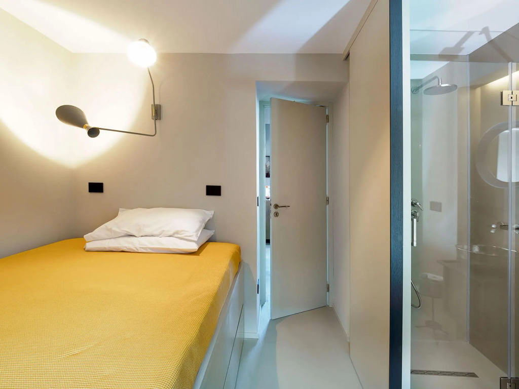 Sea-view apartment in Taormina with bubble bath