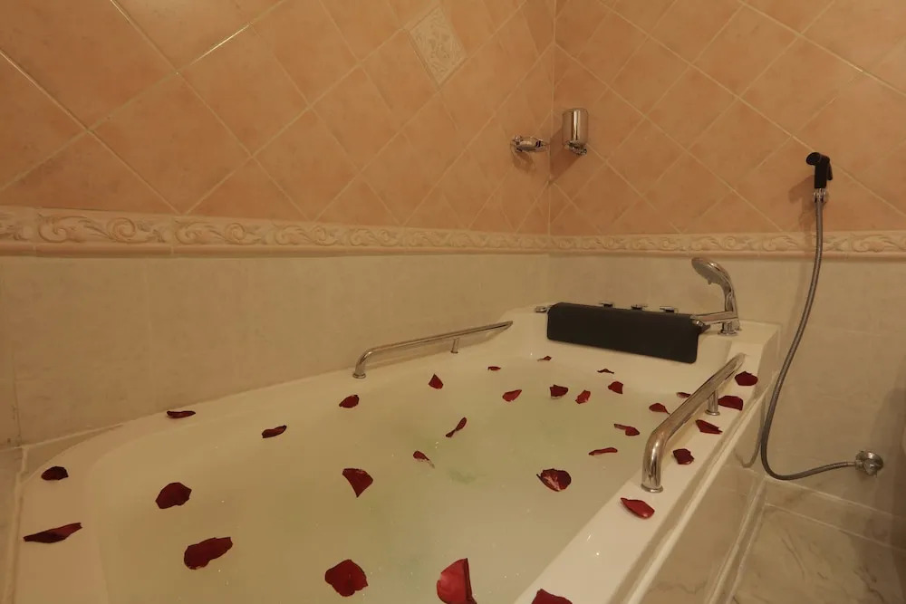 Mansour Grand Hotel