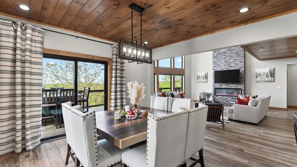 Priddy Secluded by Avantstay Hot Tub + Expansive Deck + Game Room + Home Theater