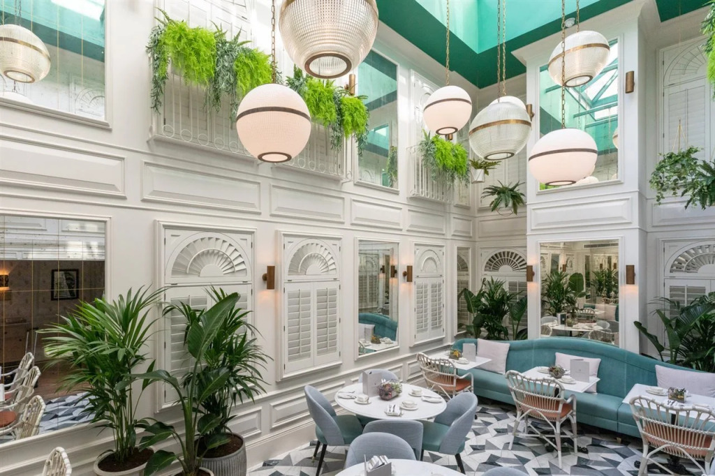 100 Queens Gate Hotel London Kensington, Curio Collection by Hilton