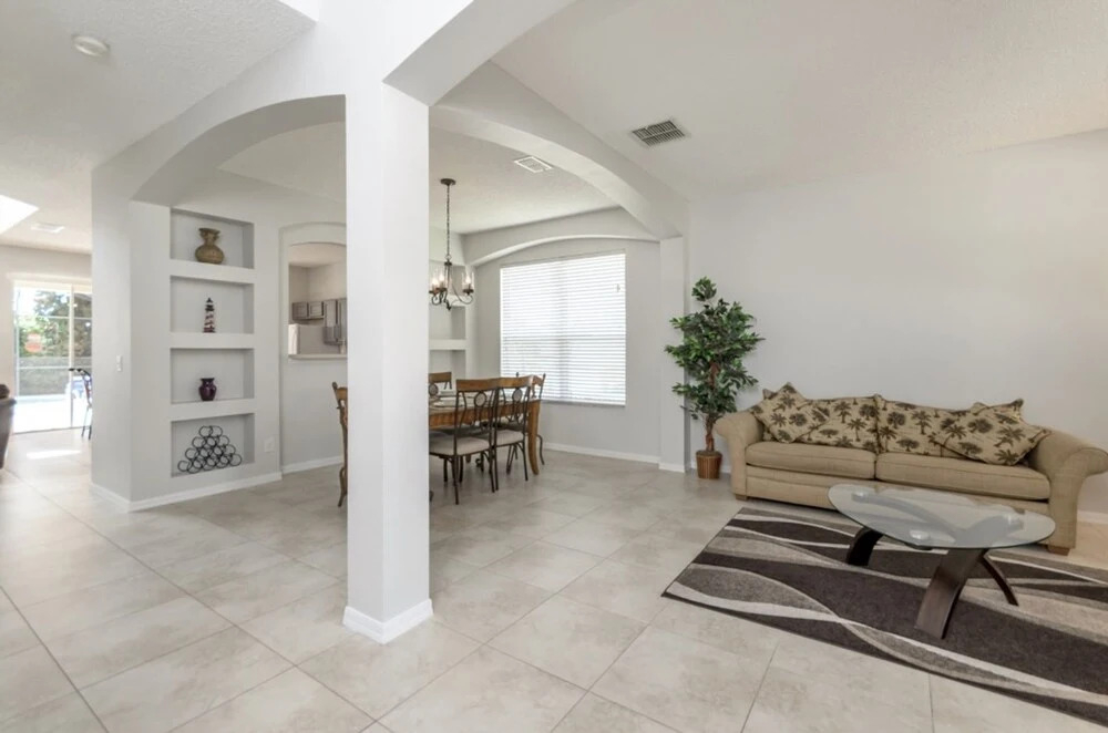 2696 La Isla Court