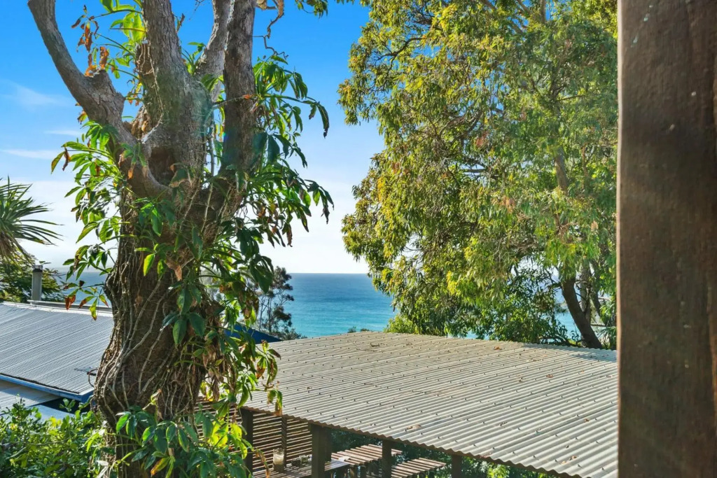 Moonshine Beach Shack by Discover Stradbroke