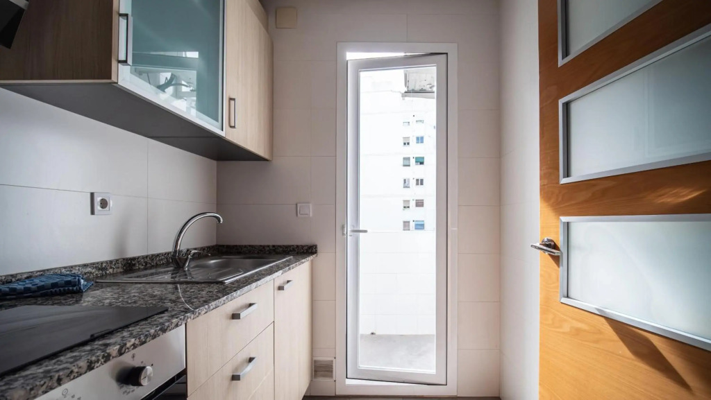 FAMILY FLAT CLOSE to the CENTER