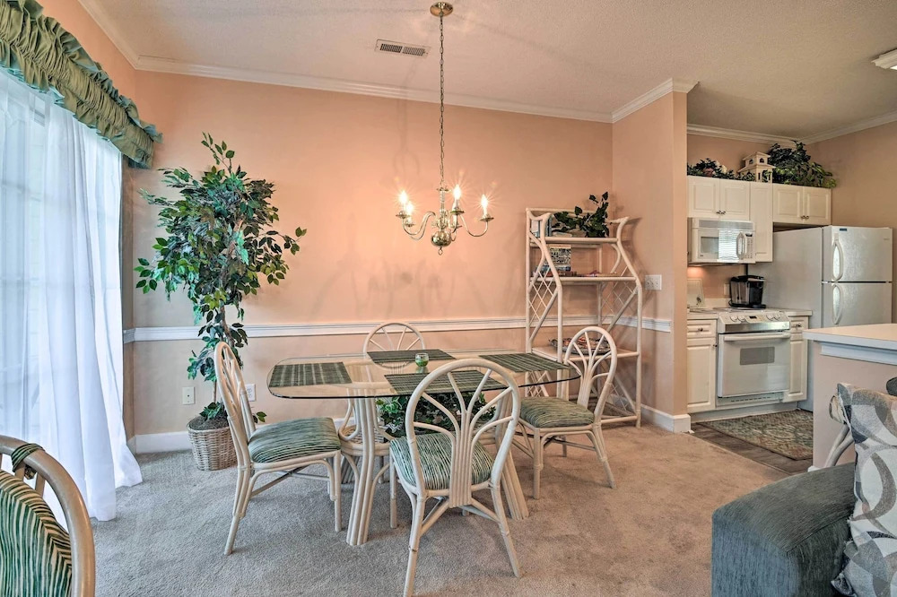 Inviting Myrtle Beach Condo w/ Pool Access!