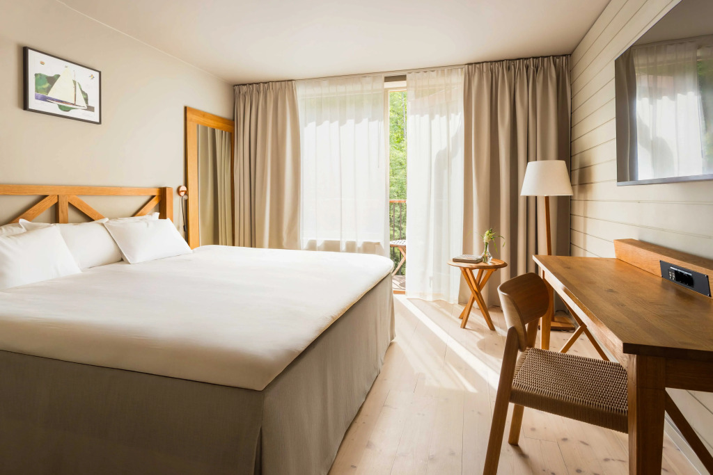 Hotel J