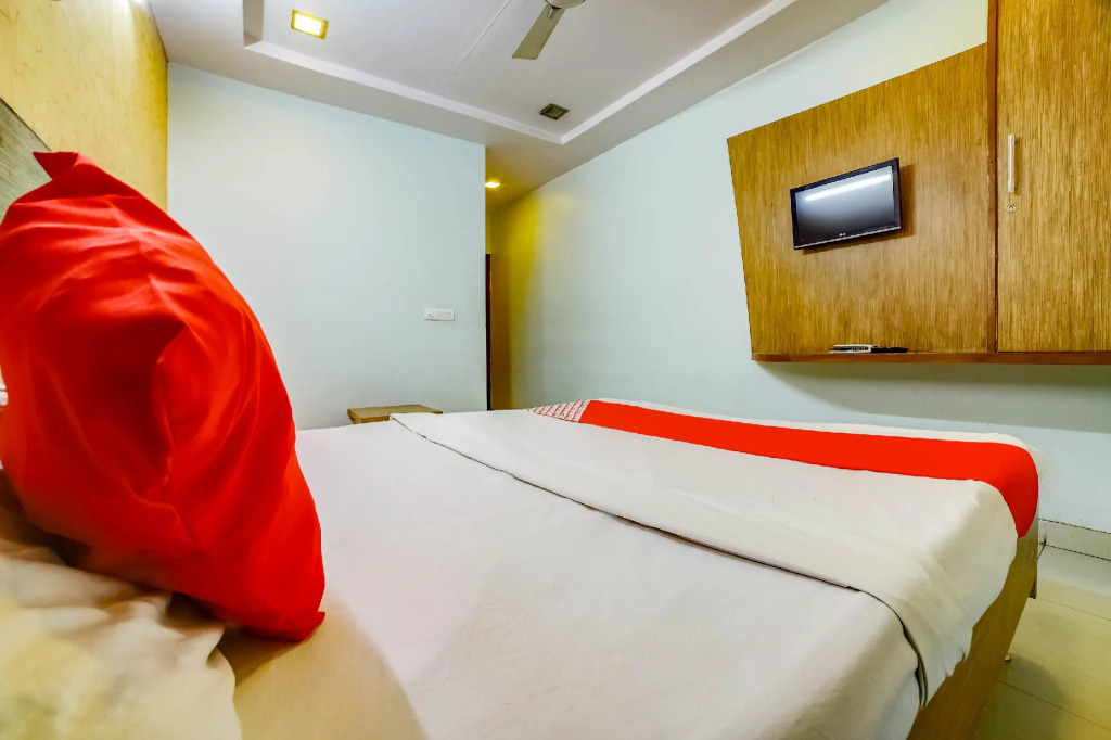 OYO 68163 Hotel Chandrika Inn