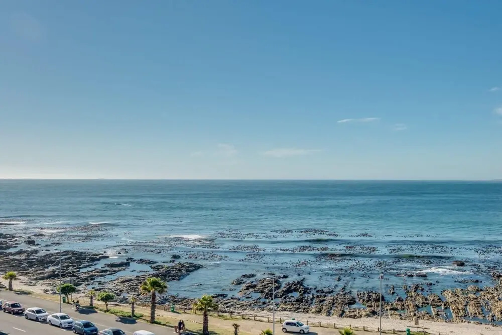 Exquisite Apartment in Mouille Point Near to Golf Course