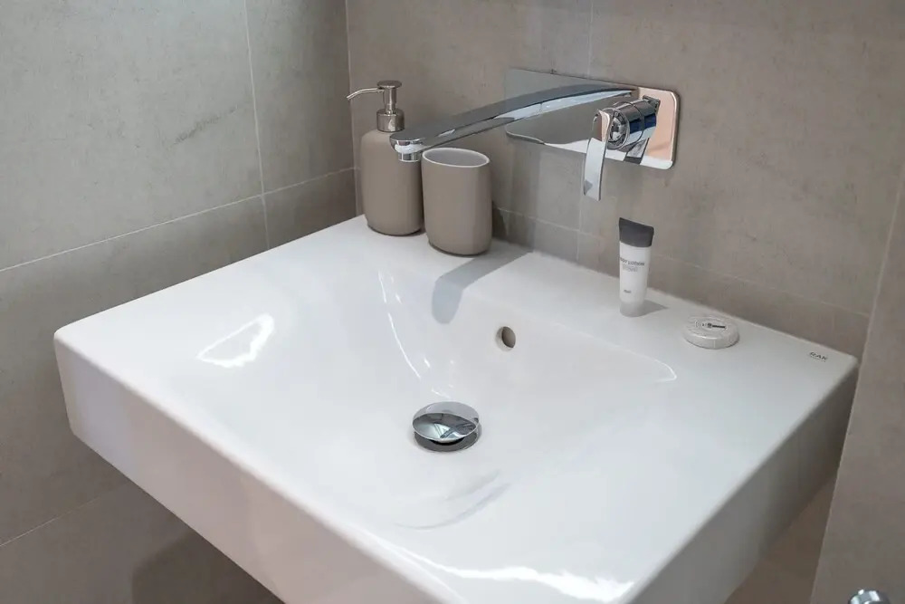 Free housekeeping visits during your stay - StayShort - Stylish, Minimalist 2-Bedroom in Jumeirah Village Circle