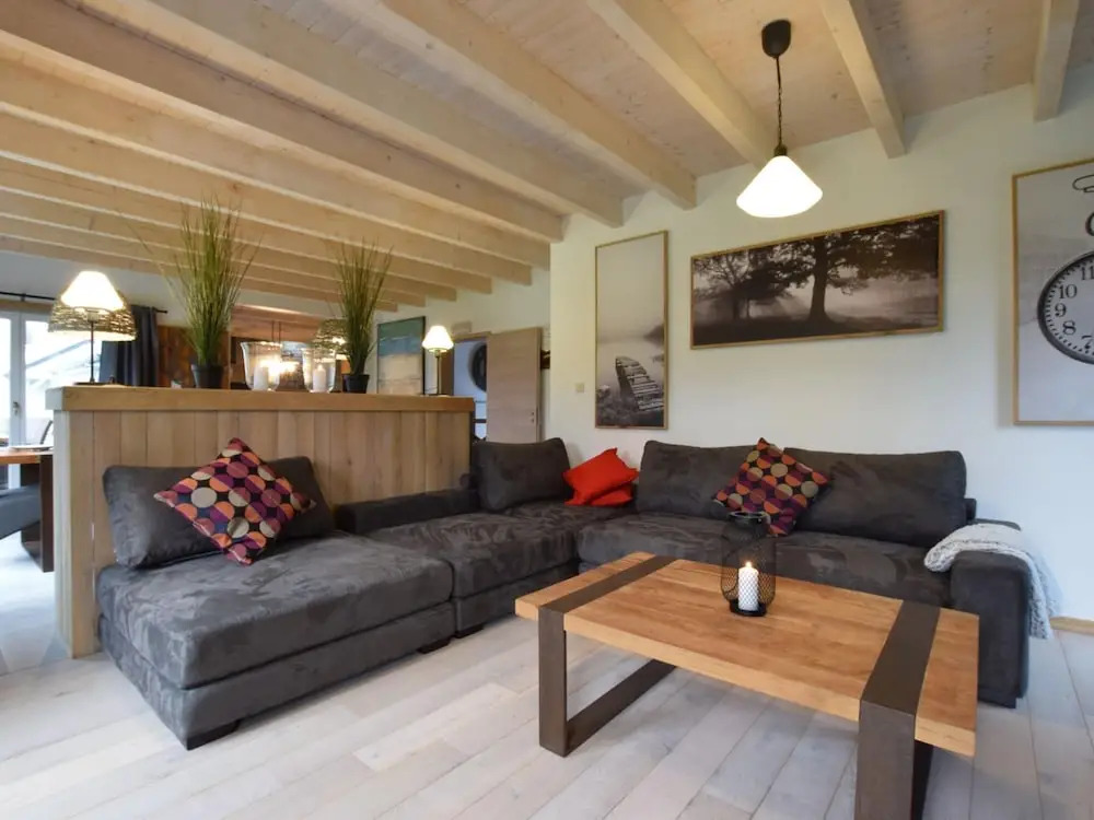 Grandeur Villa with Sauna & Hot Tub in Durbuy