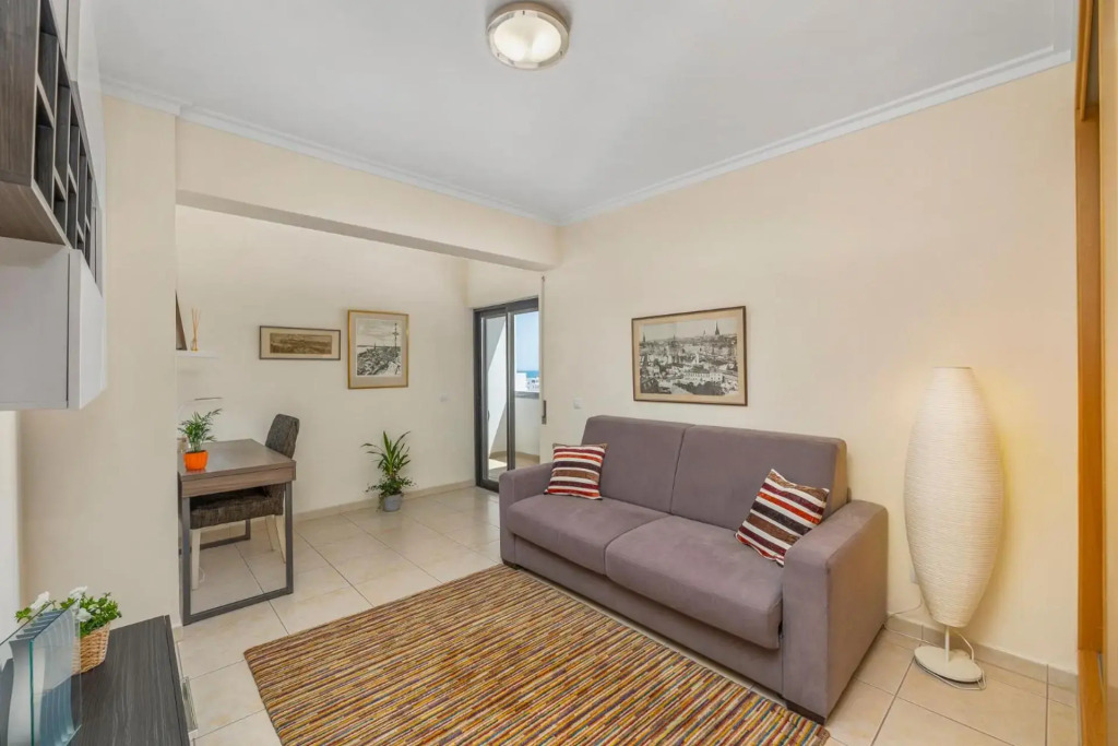 Central Penthouse Apartment w Seaview