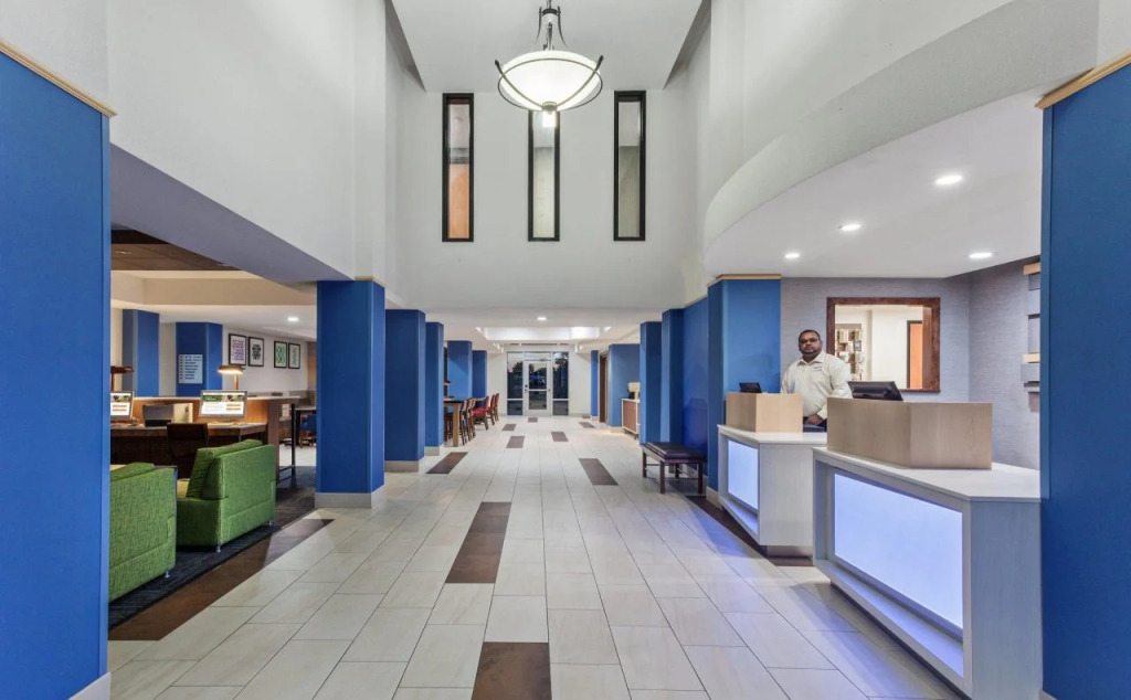 Holiday Inn Express Elk Grove West I-5 by IHG