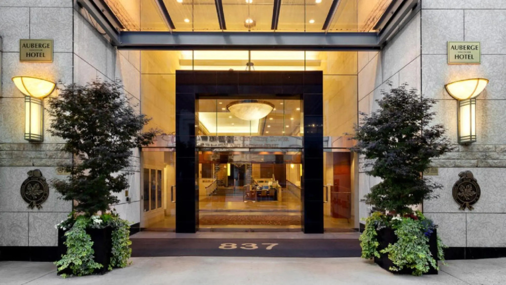 Auberge Vancouver Hotel