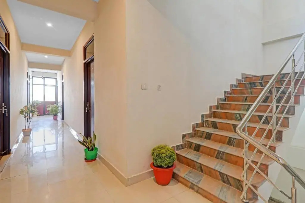 Collection O 87450 Hotel Olivia In