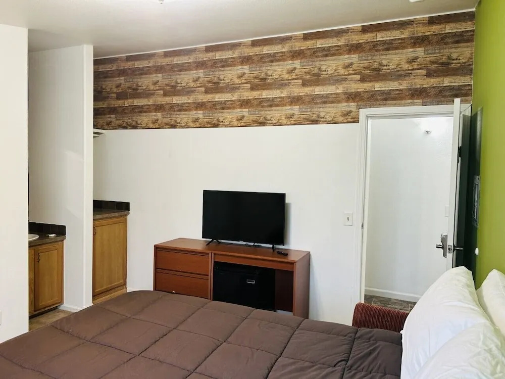 6 Plex Rental