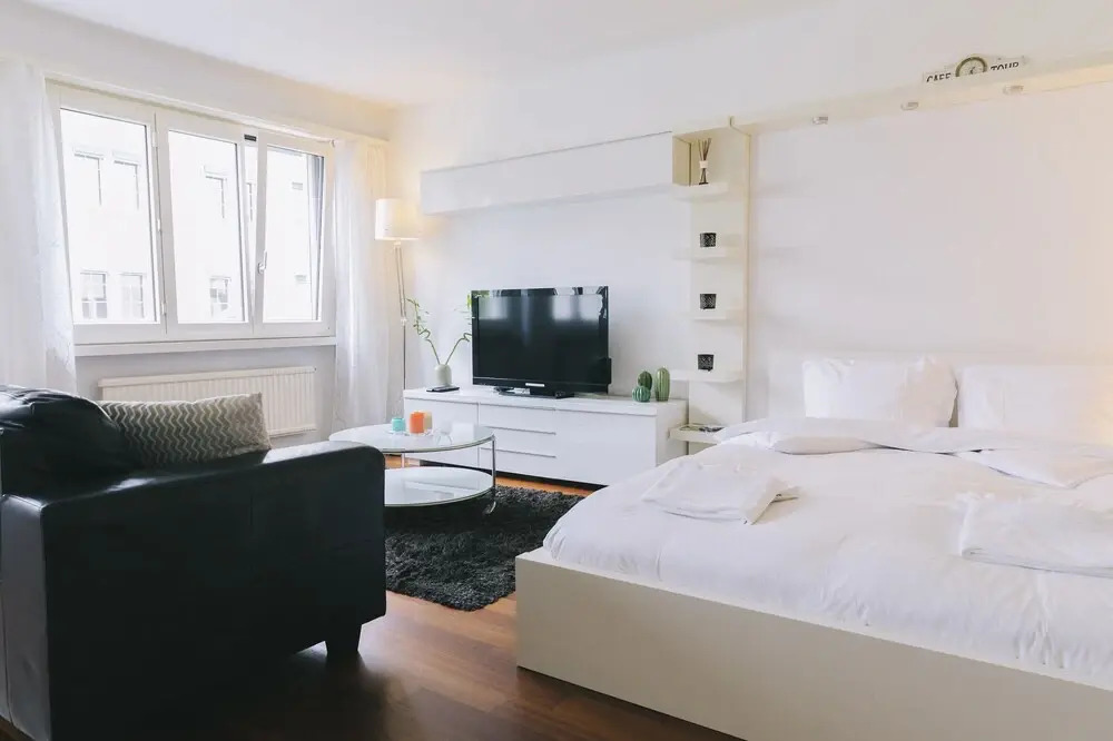 Bright furnished apartment with POCKET WIFI