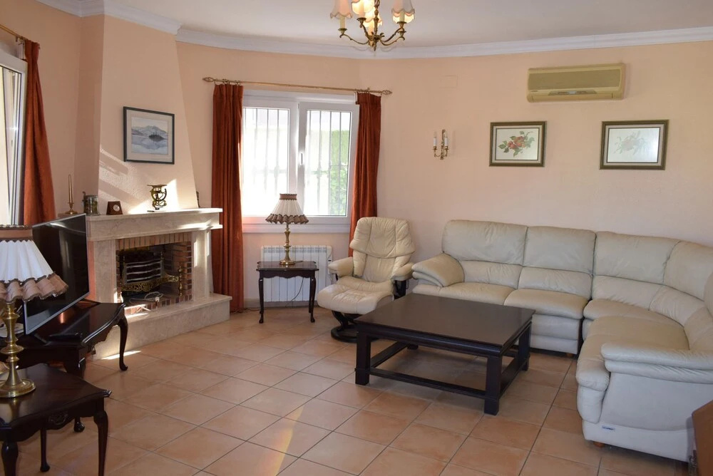 Ch1900 in Oliva With 4 Bedrooms and 3 Bathrooms