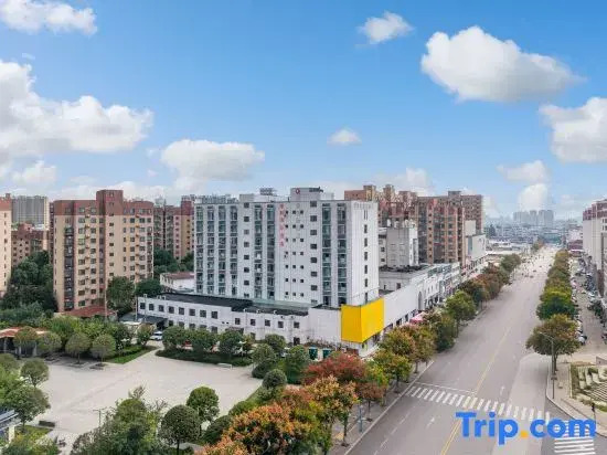 Jifeng International Hotel (Xinyang New 16th Street Branch)