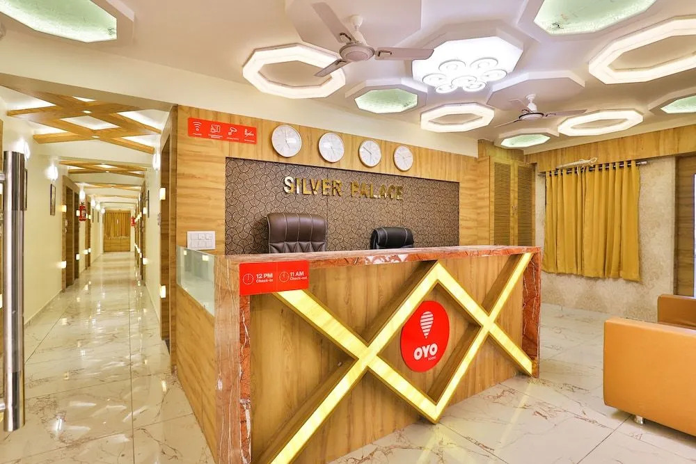 OYO 19501 Hotel Silver Palace