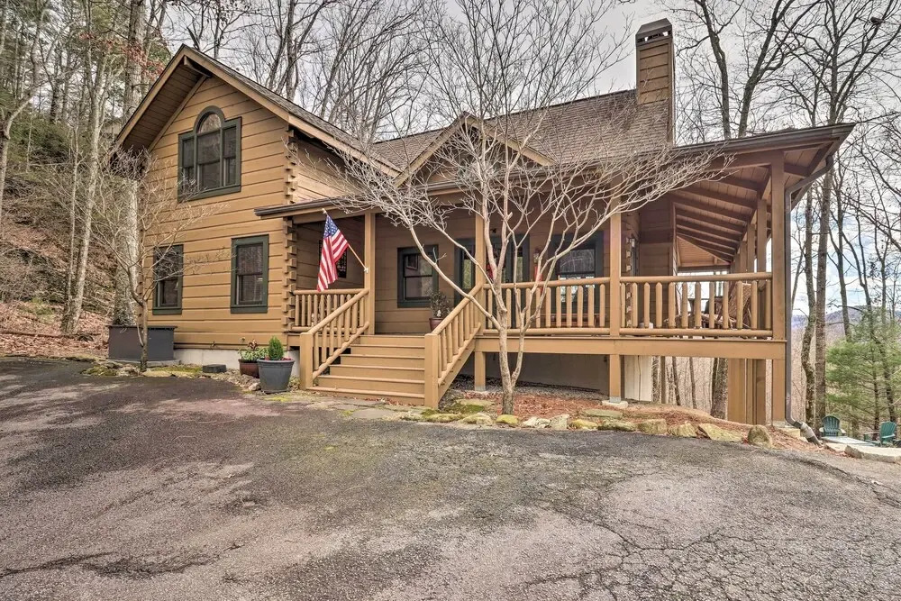 Private Sapphire Valley Resort Cabin w/ Mtn Views!
