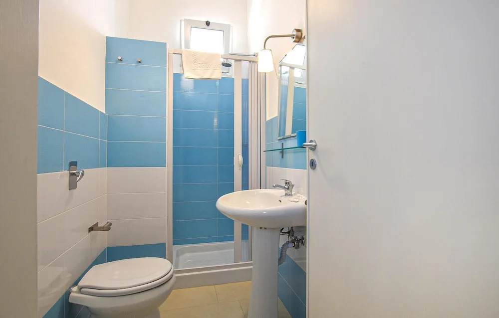 Amazing Home in Scoglitti With 4 Bedrooms and Wifi