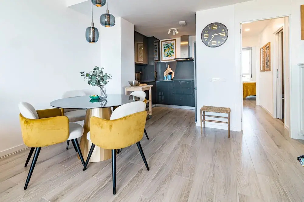 OV2 1B - Bright and Modern 3 Bedroom Apartment