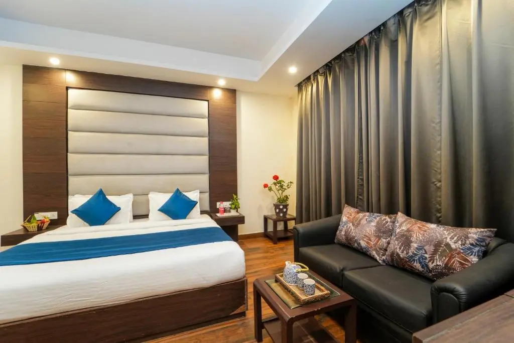Hotel Glenroy By DLS Hotels