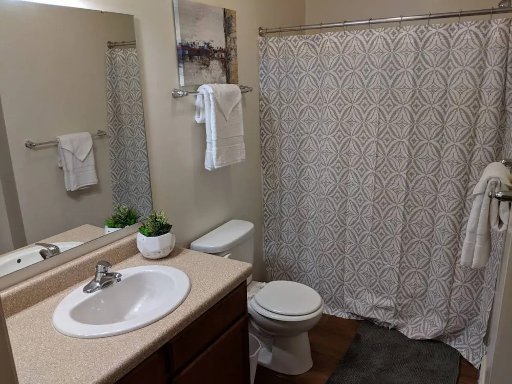 Downtown Indy 2 BR Apt Near Mass Ave by Frontdesk