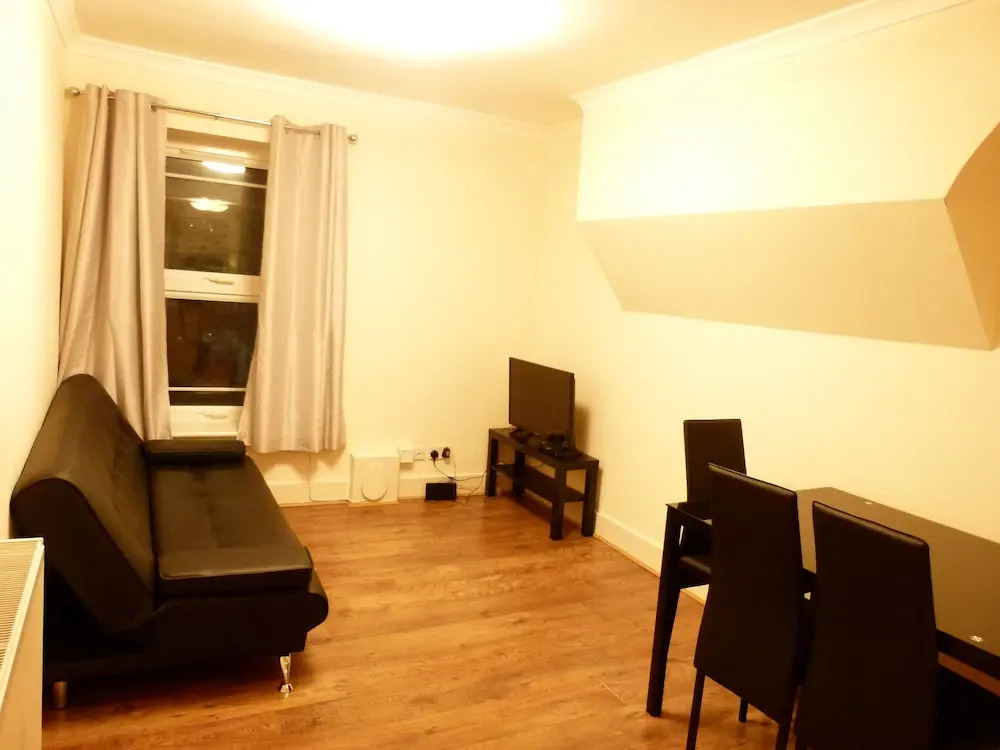 SS Property Hub - Canary Wharf Family Apartment
